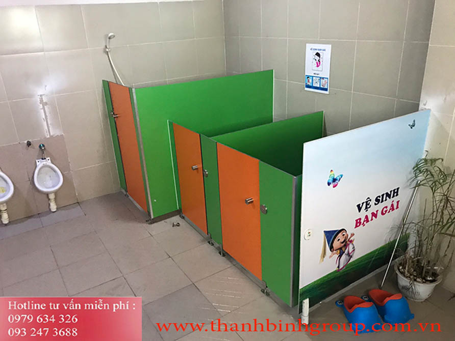 VÁCH NGĂN NHÀ VỆ SINH TRƯỜNG TIỂU HỌC VVS32
