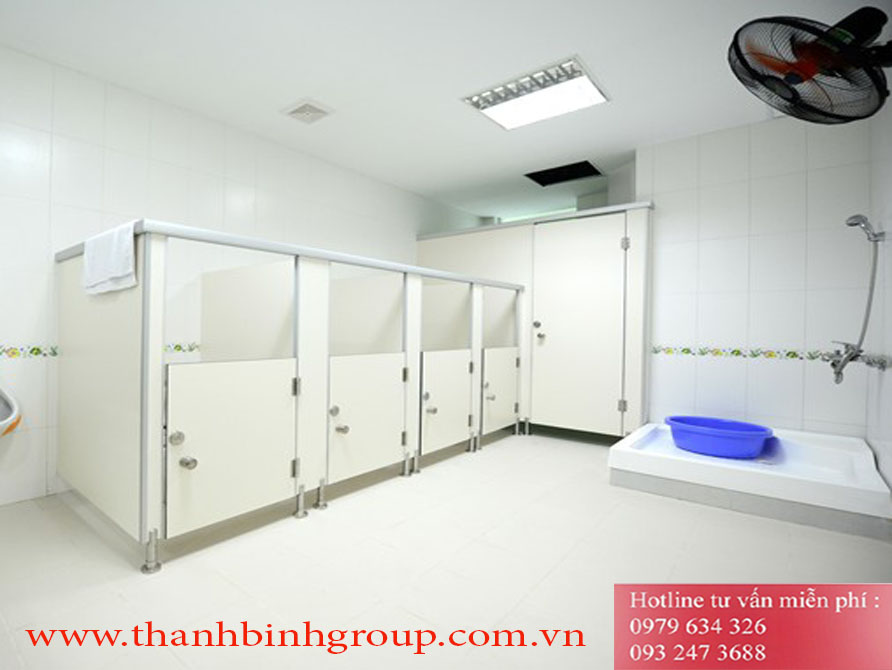 VÁCH NGĂN VỆ SINH TIỂU HỌC VVS29