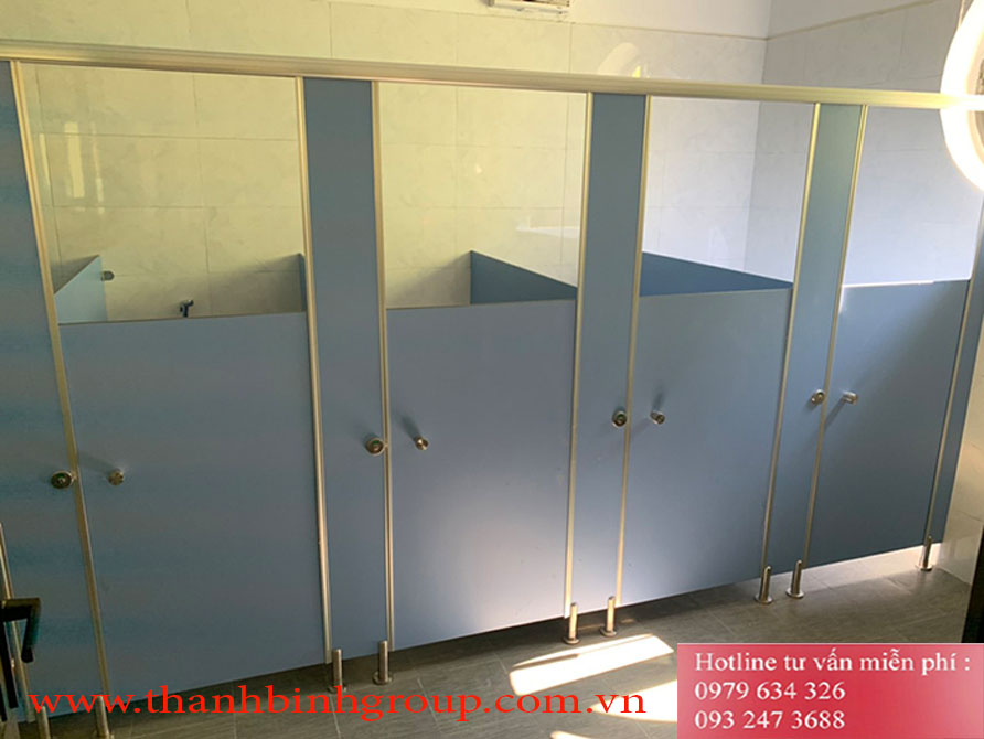 VÁCH NGĂN VỆ SINH TIỂU HỌC VVS30