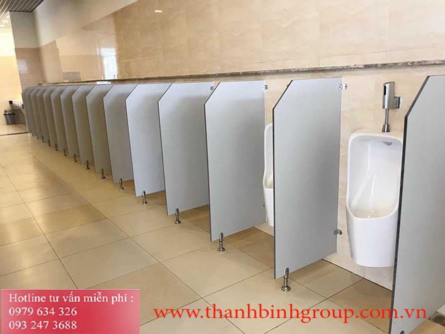 So Sánh Giữa Vách Ngăn Bằng Gỗ, Kính và Compact